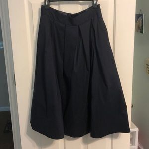 LIKE NEW! Navy WHBM sz 8 skirt